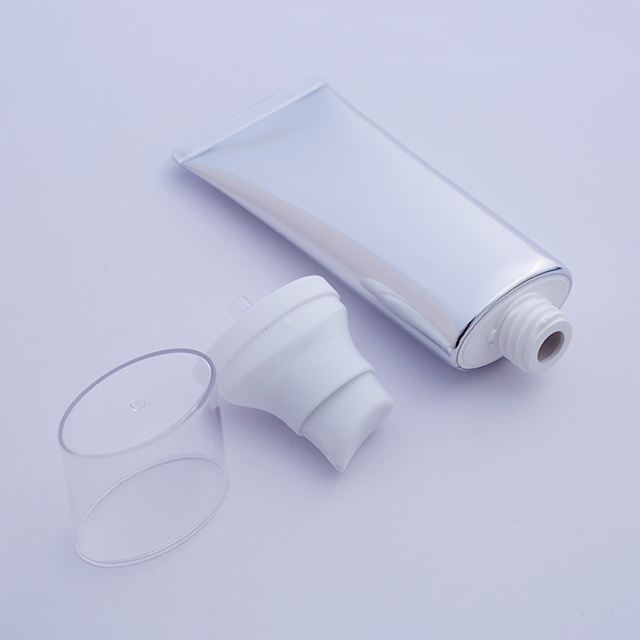 Шаги по изготовлению мягкой косметической трубки на заказ: 1. Завершите запрос размера, диаметра, длины, формы емкости и слоев;2. Подтвердите цвет трубки, необходим номер цвета с твердым покрытием PANTONE;3. Если возможно, завершите свой печатный дизайн; (укажите также номер цвета Pantone на изображении) 4. Примите решение о том, какой тип крышки вы собираетесь использовать на своем тюбике;5. Выберите тип печати, который вы предпочитаете, мы можем предложить вам предложение на этом этапе;6, обработка поверхности, мы можем предоставить вам глянцевые, матовые и мягкие матовые трубки;7. Тип хвоста, открытый или запечатанный, зависит от вашего метода наполнения;8. Необходимо ли производить образцы для тестирования перед массовым производством.